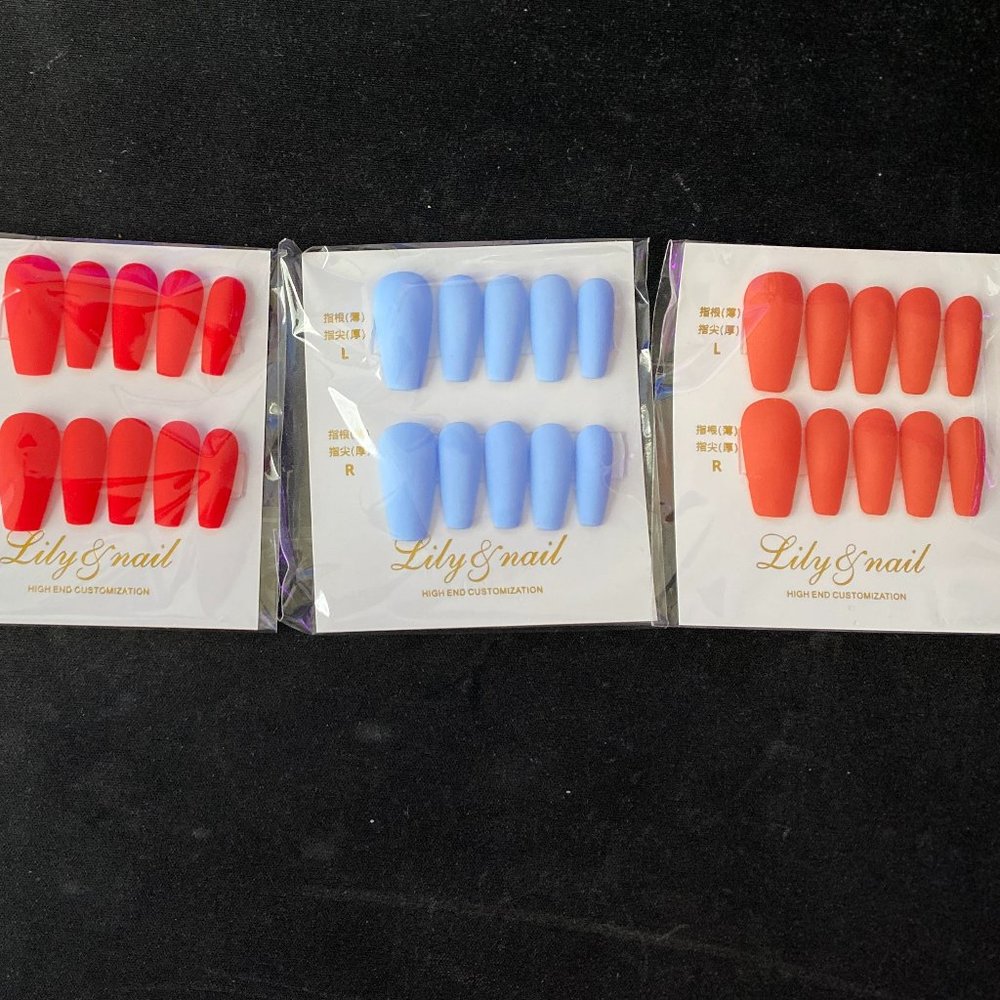 CLIP ON NAILS IN BABY BLUE MATT